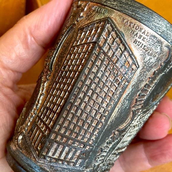 Very vintage souvenir of Atlanta heavy pencil cup with landmarks. Old patina - Picture 8 of 10